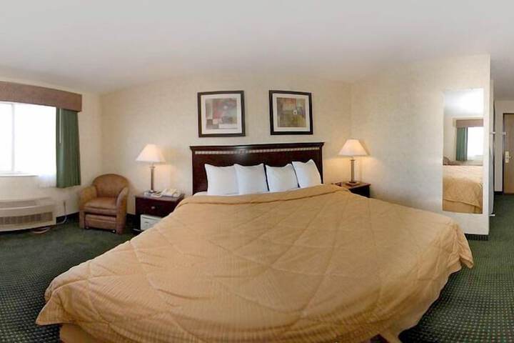 1 King Bed (7 of 7)
