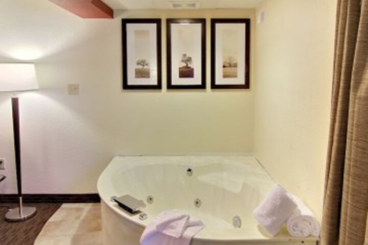 Hot Tub 37 of 54