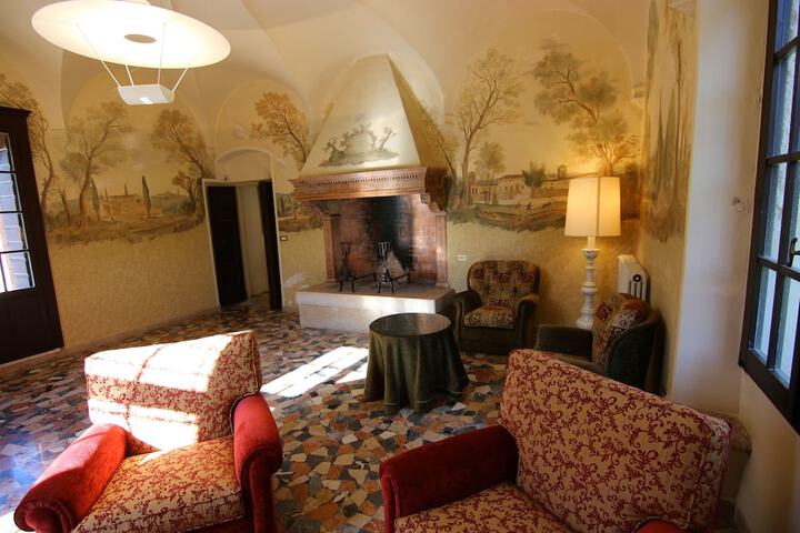Lounge 146 of 175