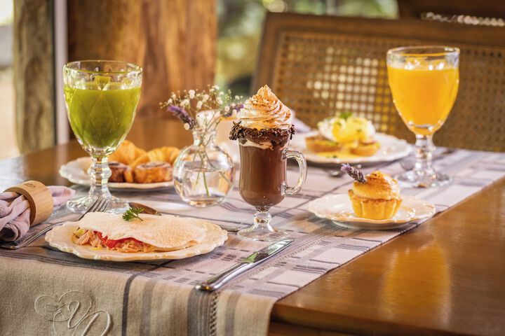 Breakfast/Coffee Service 80 of 110