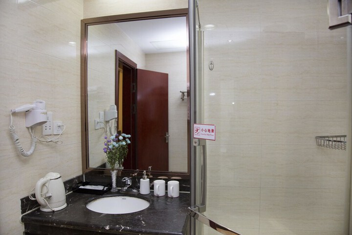 Room 15 of 19