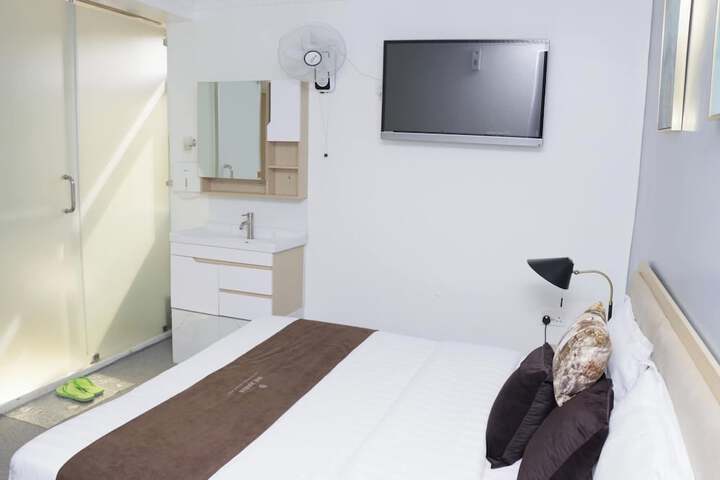 Room 9 of 70