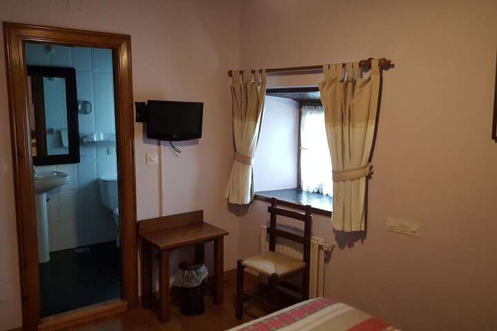 Room 9 of 26