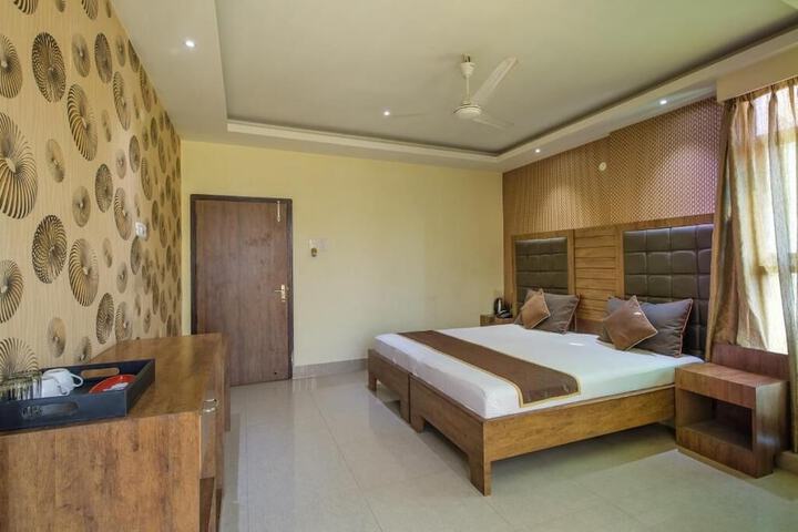 Room 9 of 18