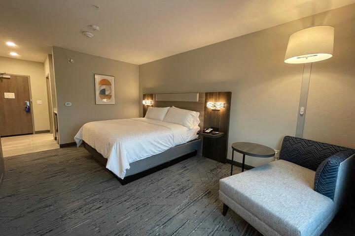 Standard Double Bed (3 of 5)
