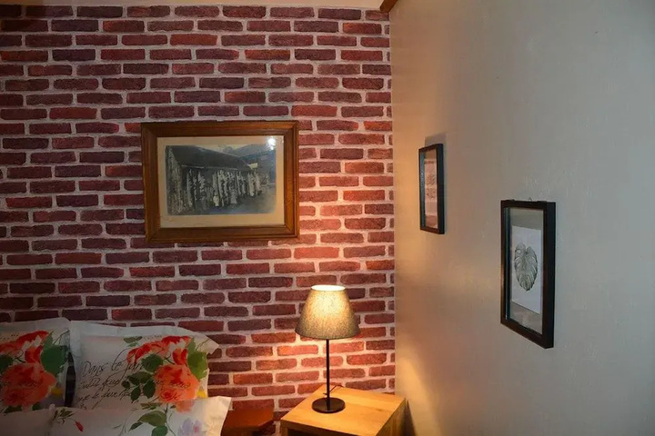 Room 2 of 18
