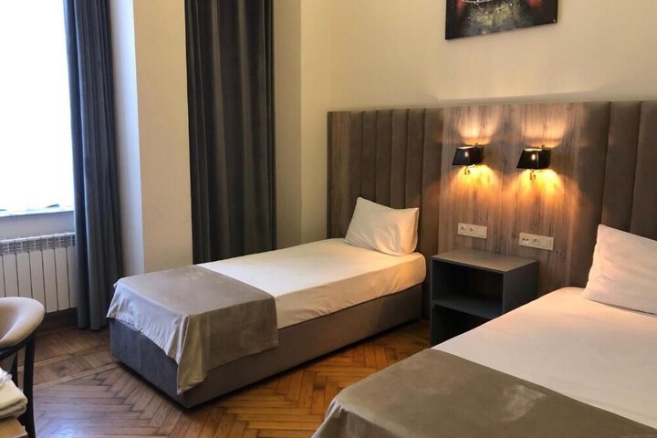 Room 6 of 21