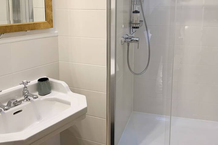 Room 44 of 109