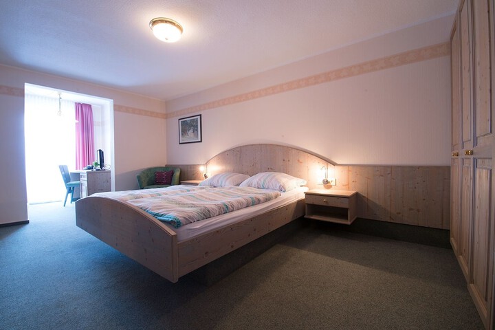 Room 13 of 36