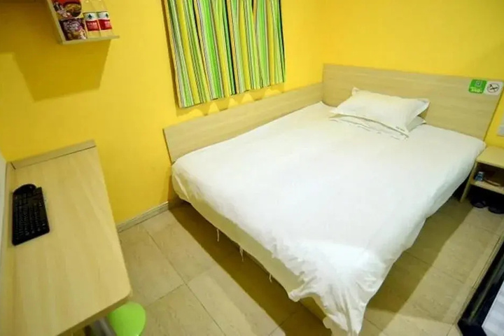 Room 9 of 19