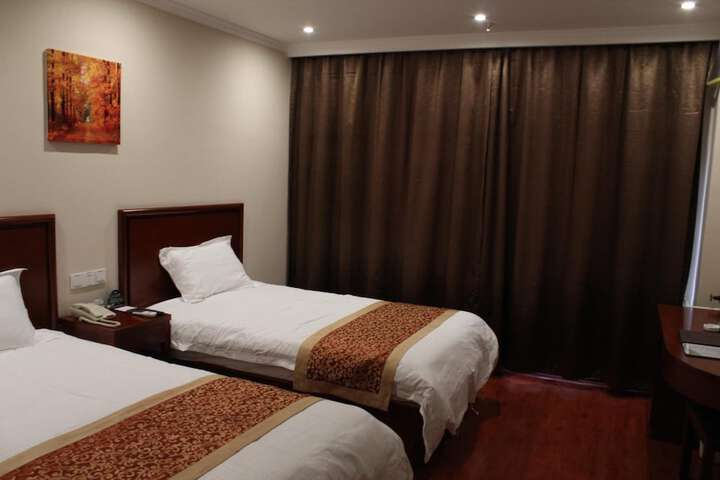 Room 11 of 29