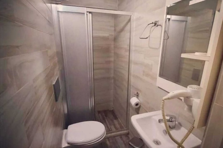 Room 10 of 13