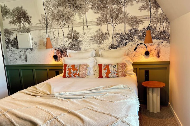 Room 52 of 75