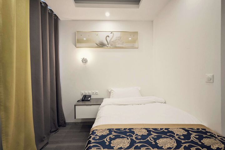 Room 19 of 37