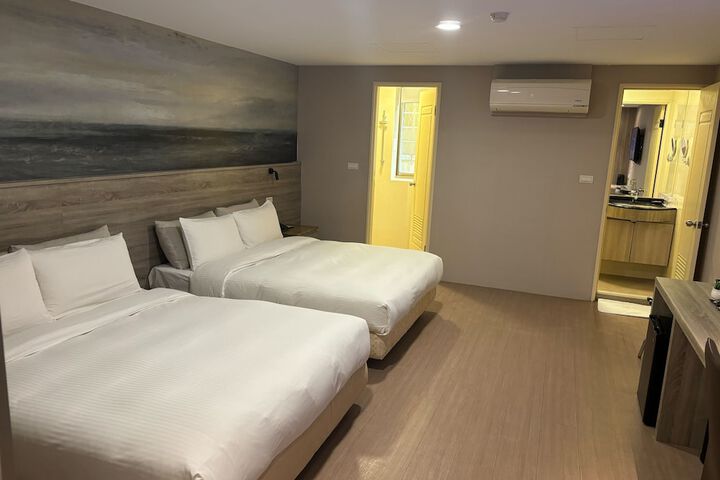 Room 43 of 77