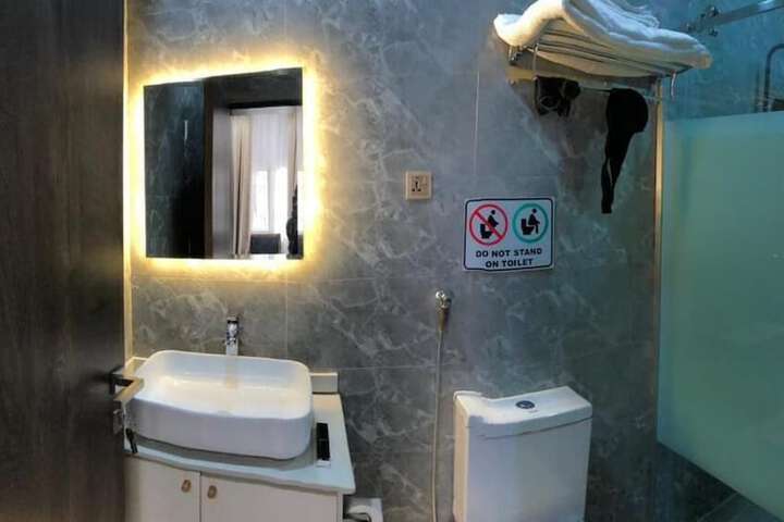 Room 14 of 33