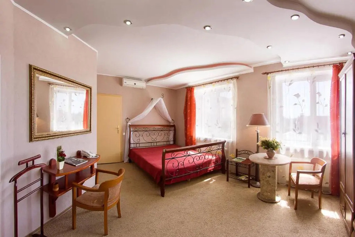 Room 5 of 11