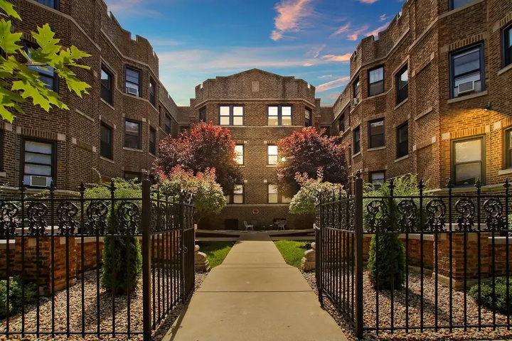 Image of Private 1BR Apt near Shops in Lakeview