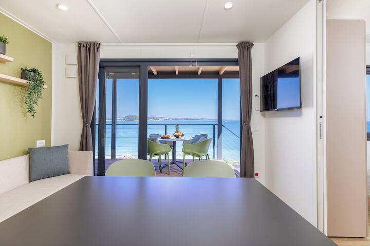 Room 15 of 38