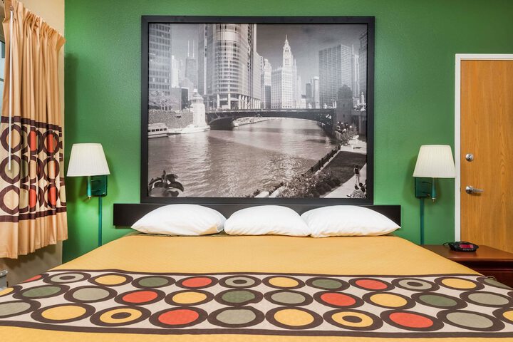 1 King Bed (2 of 14)