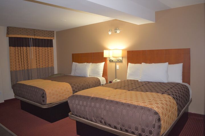 1 Queen Bed (10 of 16)