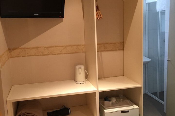 Room 27 of 60