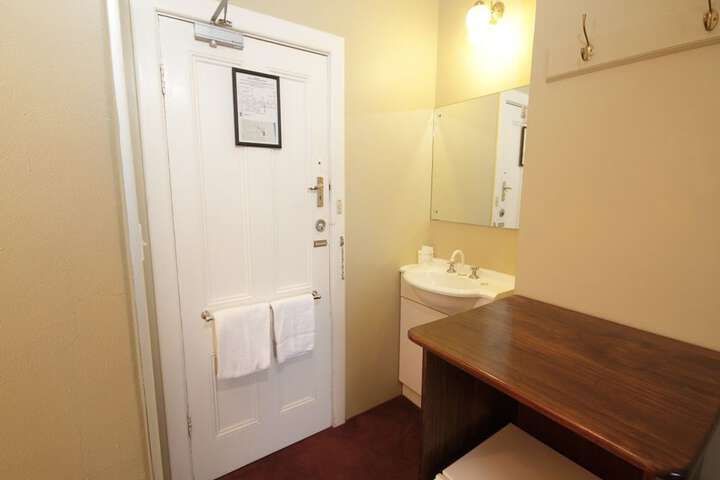 Room 5 of 44