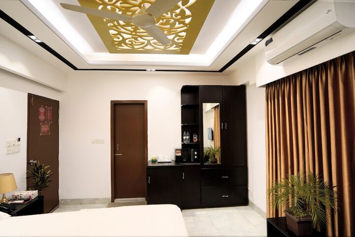 Room 12 of 26