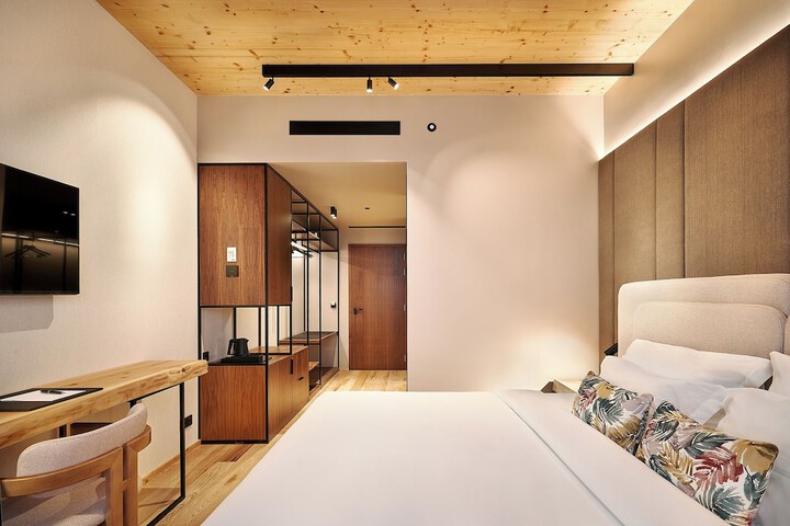 Room 5 of 52