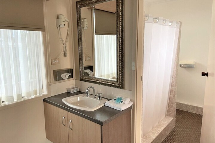Room 8 of 18