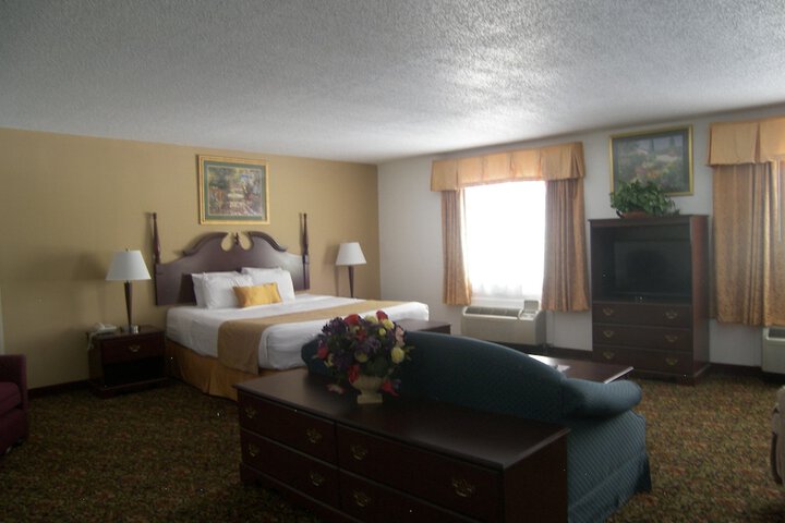 1 King Bed (6 of 11)