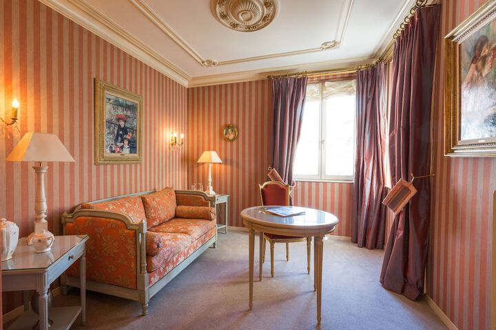 Room 10 of 28