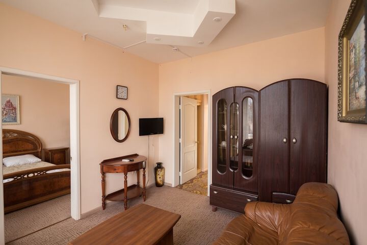 Room 3 of 47