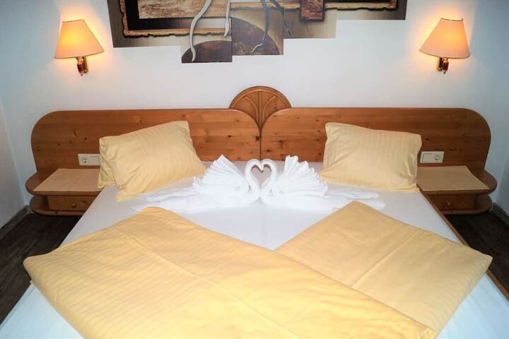 Room 5 of 97