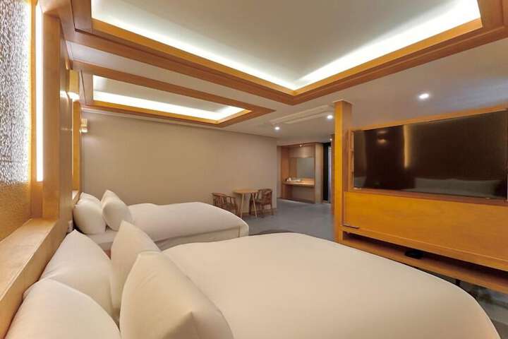 Room 22 of 38