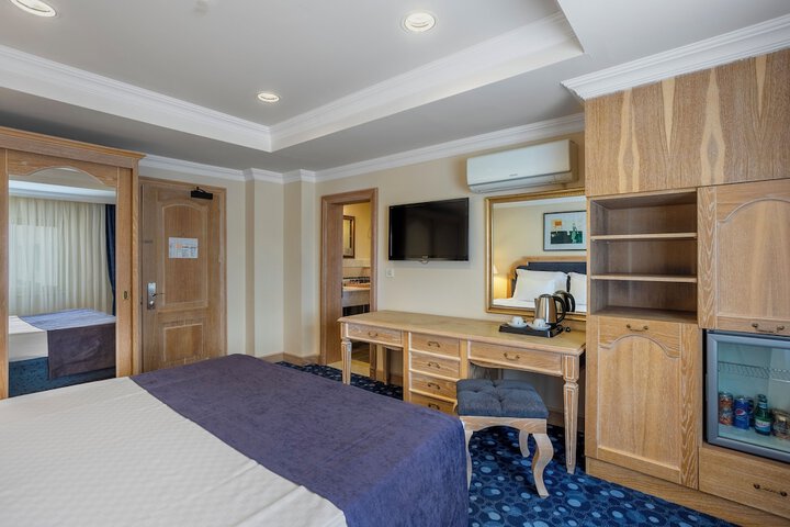 Room 25 of 103