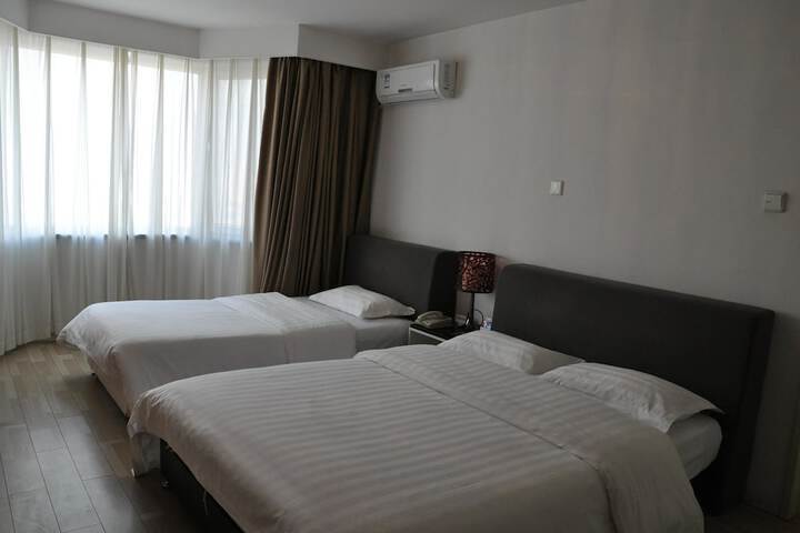 Room 5 of 43