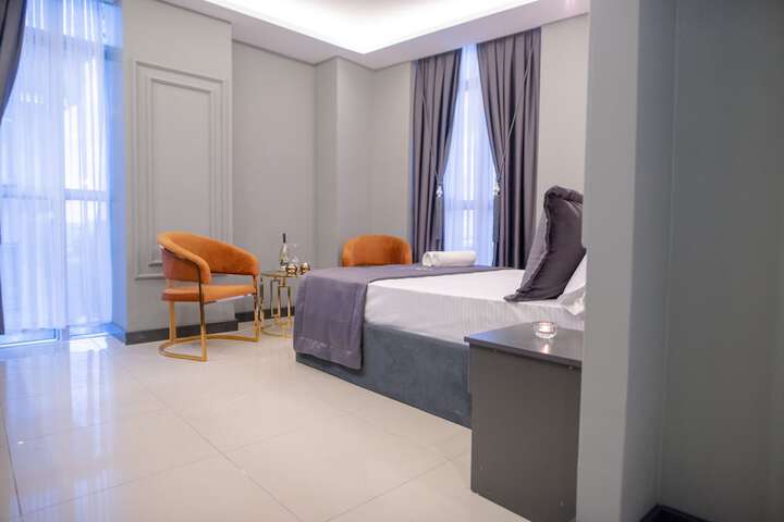 Room 12 of 28