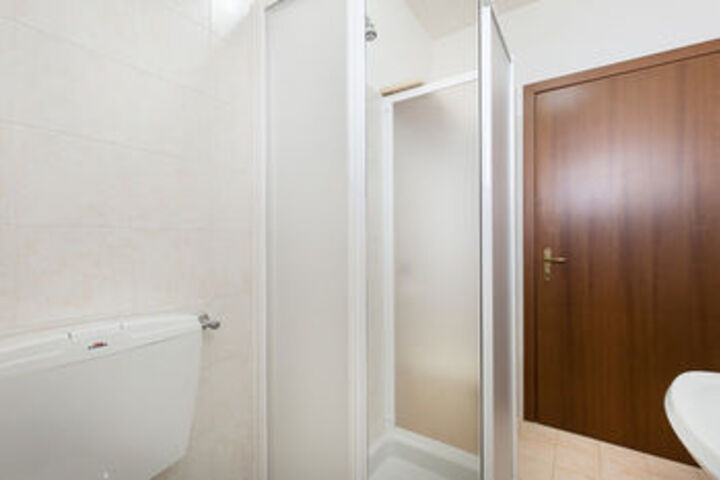 Room 45 of 450