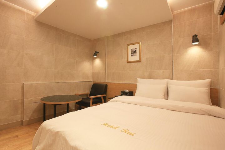 Room 121 of 127