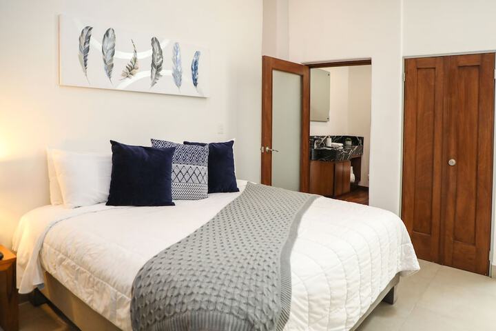 Room 11 of 28