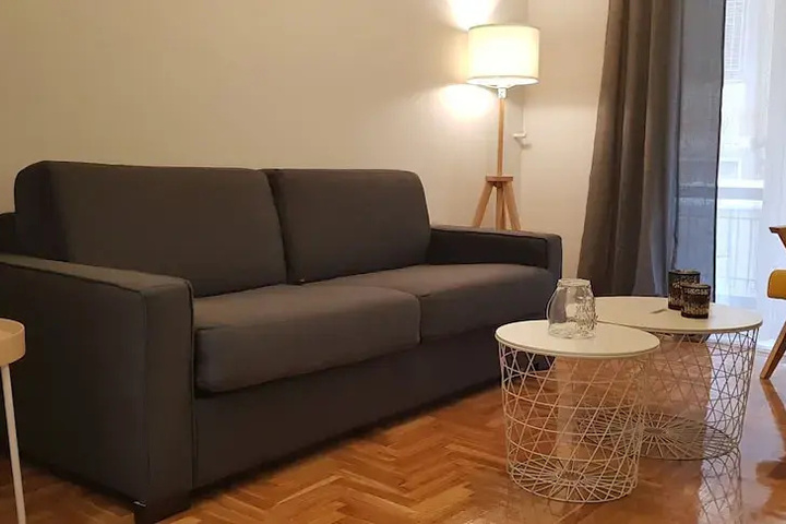 Room 11 of 18