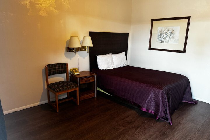 Economy Room 1 Double Bed (4 of 16)