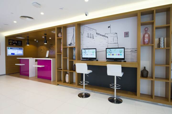 Business Center 53 of 63