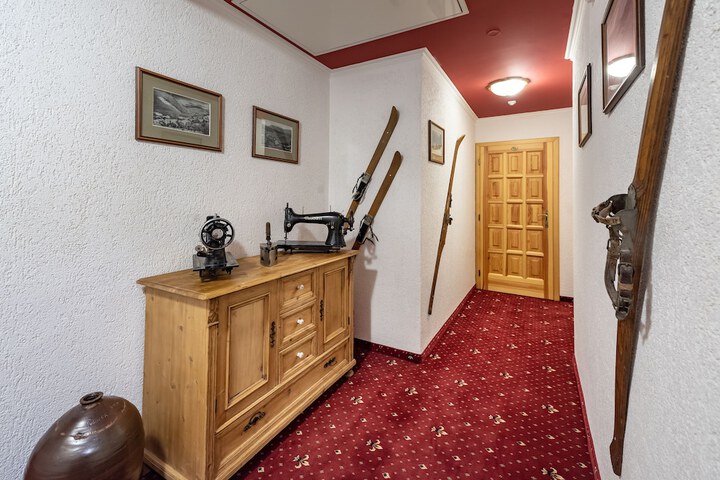 Ballroom/Hall 62 of 149