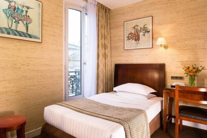 Room 10 of 60