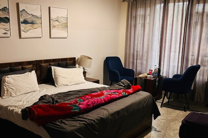Room 12 of 77