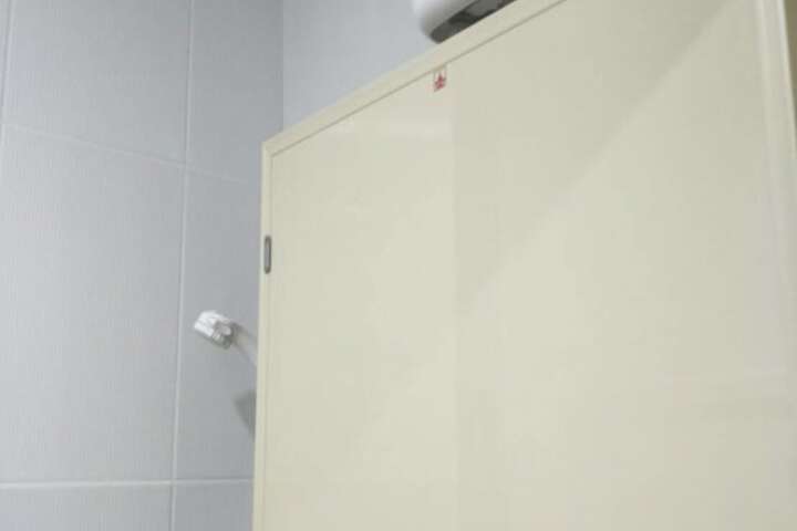 Room 6 of 6