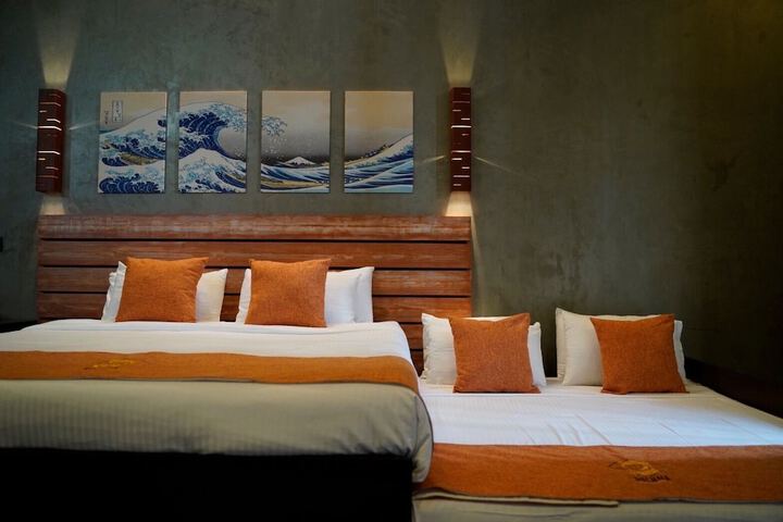 Room 13 of 80