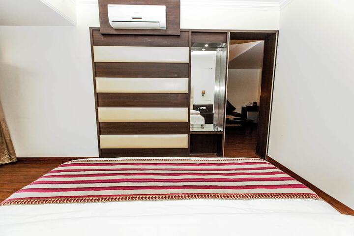 Room 13 of 90